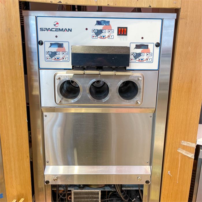 Spaceman 6268 Soft Serve Ice Cream Machine. ***For Parts or Repair