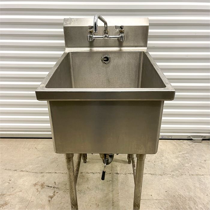 Single Compartment Sink 30" X 22"