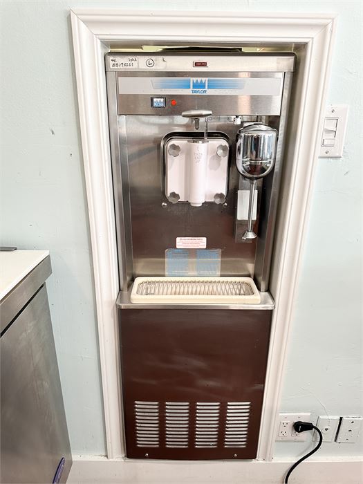 Taylor 441-27 Shake Machine. Soft Serve Shake Freezer, Single Flavor