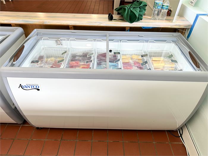 Avantco DFF16-HCL 60 1/4" Flat Top Display Ice Cream Freezer